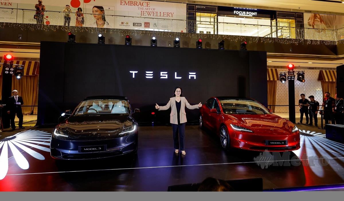 Isabel Fan ketika acara pengenalan kenderaan elektrik terbaru ‘Model 3’ dan pembukaan ‘Tesla Experience Centre’ yang pertama di Malaysia, di Pavilion Damansara Heights, semalam. FOTO BERNAMA