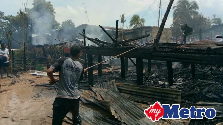 KEBAKARAN membabitkan lima buah rumah di Kampung Sri Menanti, Tawau. FOTO Nasrawati Syarifuddin
