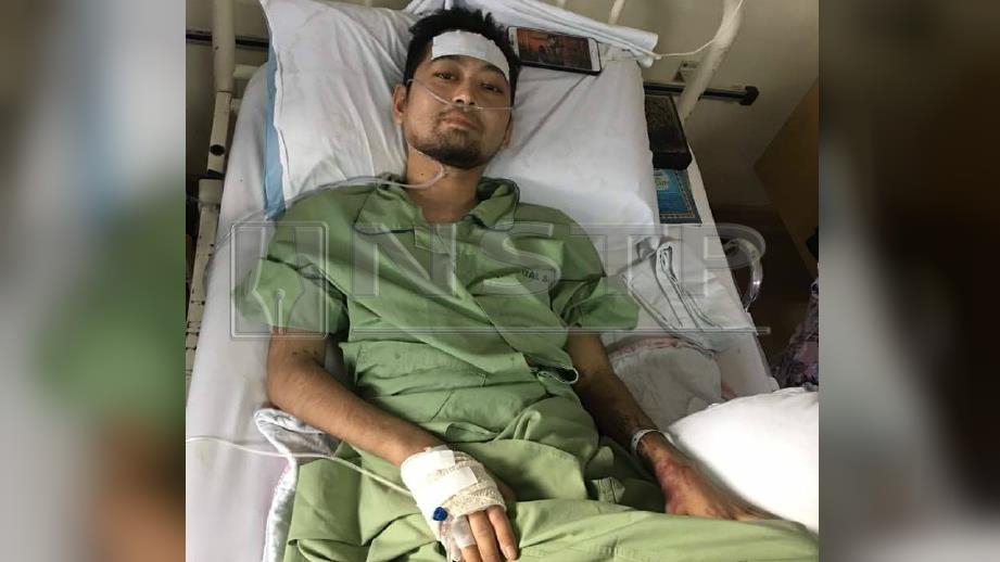 MUHAMMAD Syahmi Abdul Rahman, 25, yang menghidap leukimia kini tidak boleh berjalan selepas sel kanser itu merebak ke bahagian kakinya dan masih dirawat di HSB. FOTO Zuliaty Zulkiffli
