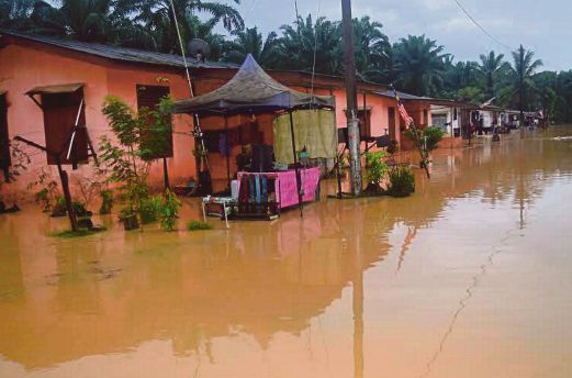 PERUMAHAN di Padang Kubu banjir semula.