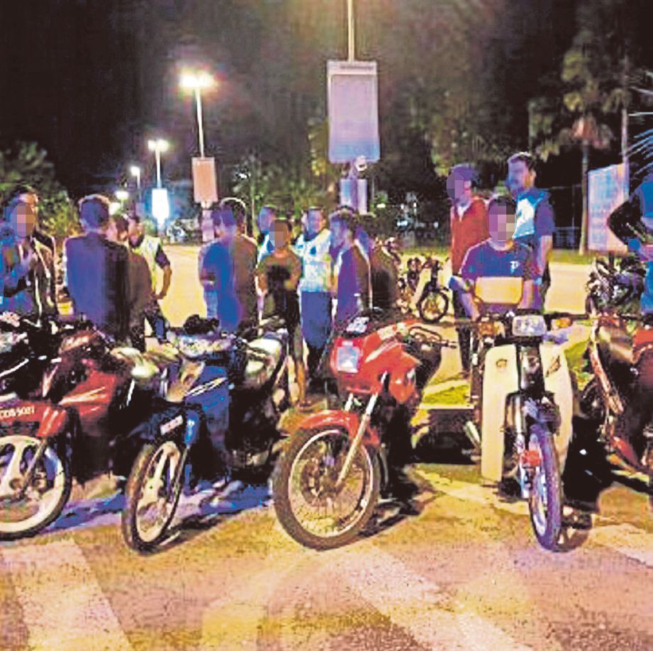 Sebahagian motosikal yang disita dan mat rempit ditahan dalam operasi cegah lumba haram dijalankan anggota trafik IPD Kuantan.