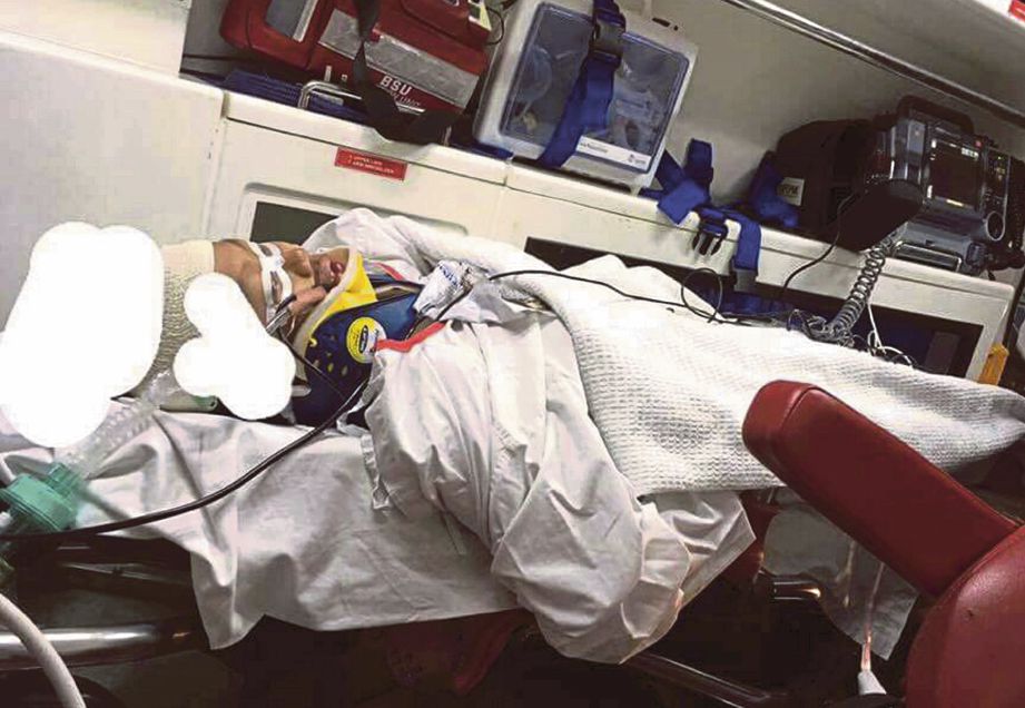 Syazana Amirah yang  cedera di  kepala menerima rawatan di   ICU Kaji Saraf, HKL, semalam.