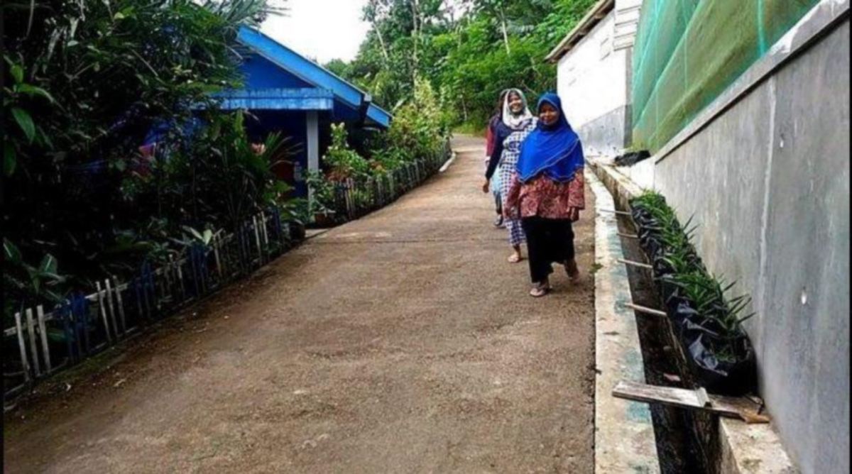 KEADAAN Kampung Kalimendong yang bersih dan bebas dari haiwan ternakan yang berkeliaran. FOTO agensi