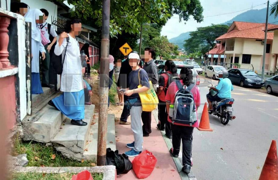 'Pelajar Melayu pun diberi Bible' - Mujahid | Harian Metro