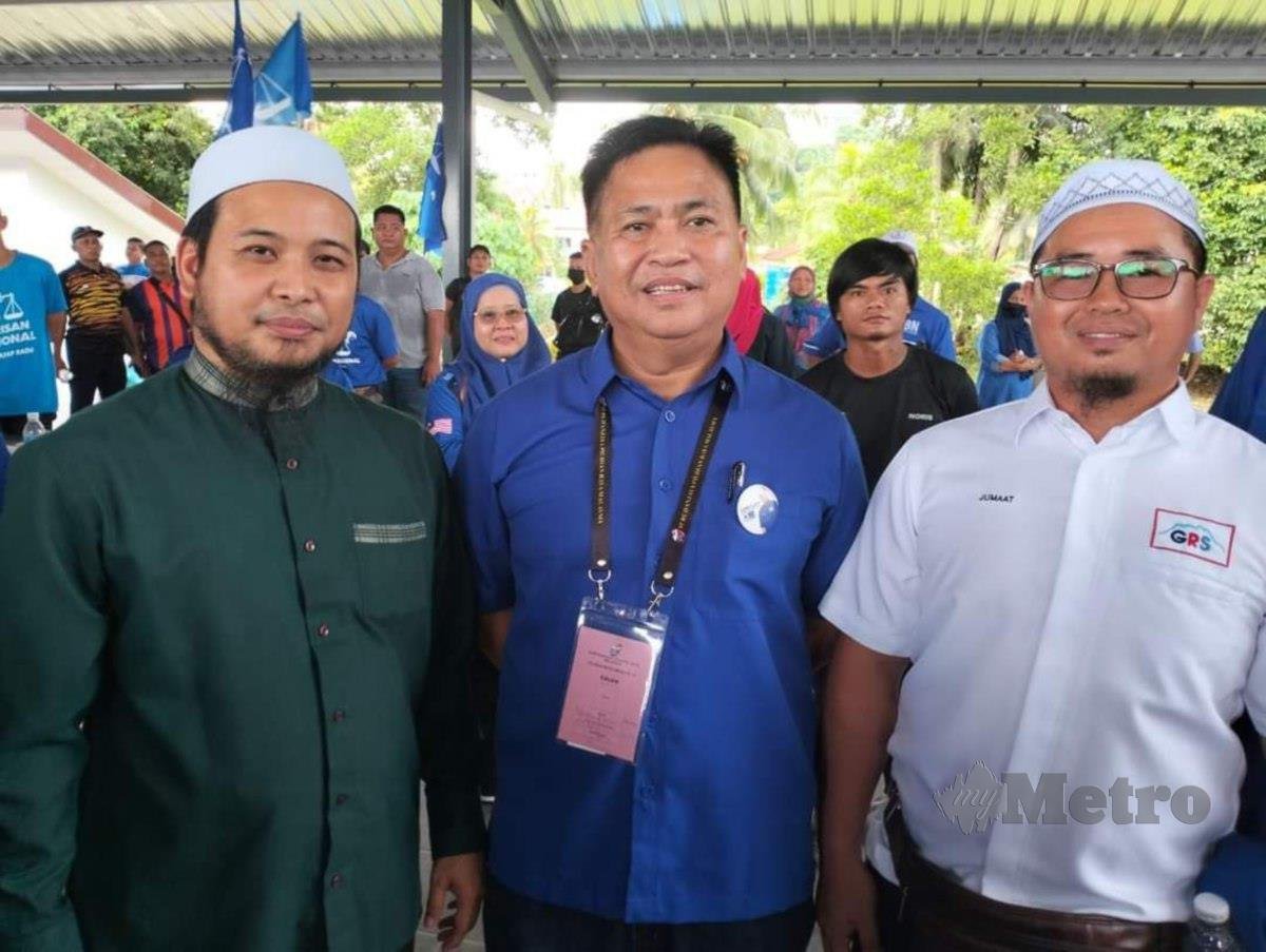 Calon Barisan Nasional (BN) kerusi Parlimen Beluran, Benedict Asmat (tengah) wakil tunggal Bumiputera bukan Islam dicalonkan UMNO Sabah pada PRU15. FOTO Facebook Benedict Asmat