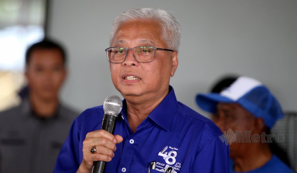 Perdana Menteri yang juga calon Parlimen Bera, Datuk Seri Ismail Sabri Yaakob berucap ketika Program Kenduri Kampung di Kampung Bohor Baru sempena Pilihanraya Umum ke-15. FOTO HAIRUL ANUAR RAHIM
