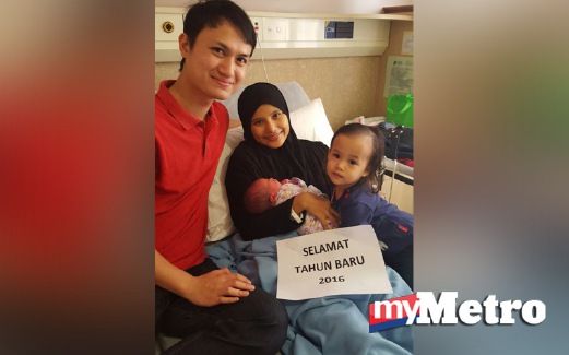 KEGEMBIRAAN berganda buat Mohd Zaihan dan Syarifah Syaifanur yang menyambut kelahiran anak lelaki tiga minggu lebih awal. FOTO Fairul Asmaini Mohd Pilus