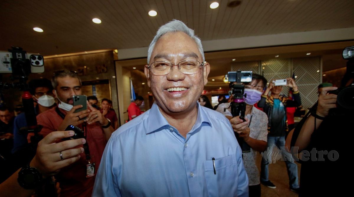 Ahli Majlis Kerja Tertinggi UMNO, Tan Sri Noh Omar mengumumkan meletak jawatan sebagai Pengerusi Badan Perhubungan UMNO Selangor pada Mesyuarat Biro Politik UMNO di Menara Dato Onn, Kuala Lumpur. FOTO AIZUDDIN SAAD