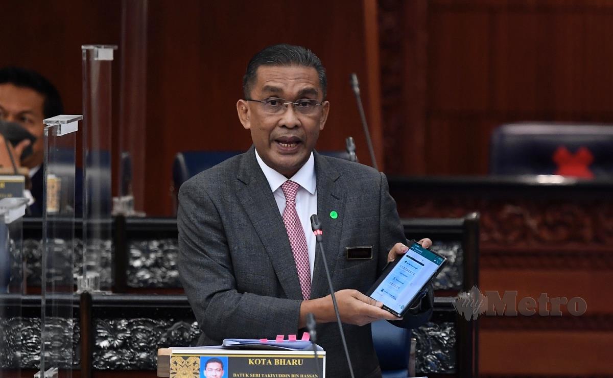 Menteri di Jabatan Perdana Menteri (Parlimen dan Undang-Undang) Datuk Seri Takiyuddin Hassan menjawab soalan pada sesi Pertanyaan-Pertanyaan bagi Jawab Lisan sempena Mesyuarat Khas Penggal Ketiga Parlimen Ke-14 di Parlimen hari ini. FOTO BERNAMA