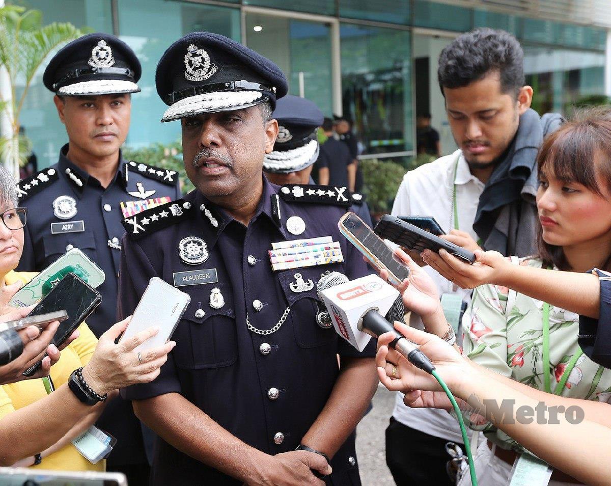 Ketua Polis Kuala Lumpur, Datuk Allaudeen Abdul Majid berucap  pada perhimpunan bulanan IPK Kuala Lumpur. FOTO SAIFULLIZAN TAMADI 