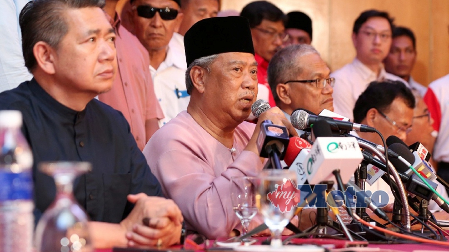 MUHYIDDIN (dua kiri) berucap pada sidang media PH Johor. FOTO Mohd Azren Jamaludin