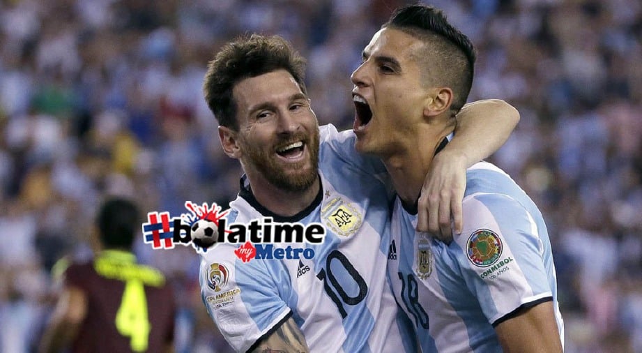 PEMAIN Argentina, Eric Lamela (kanan) bersama rakan sepasuka, Lionel Messi. FOTO Agensi