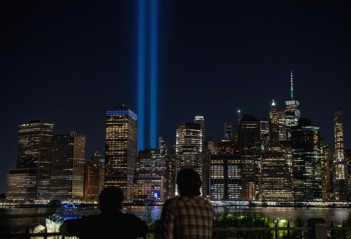 PANCARAN lampu Tribute in Light bagi memperingati mangsa serangan 11 September. FOTO AFP 