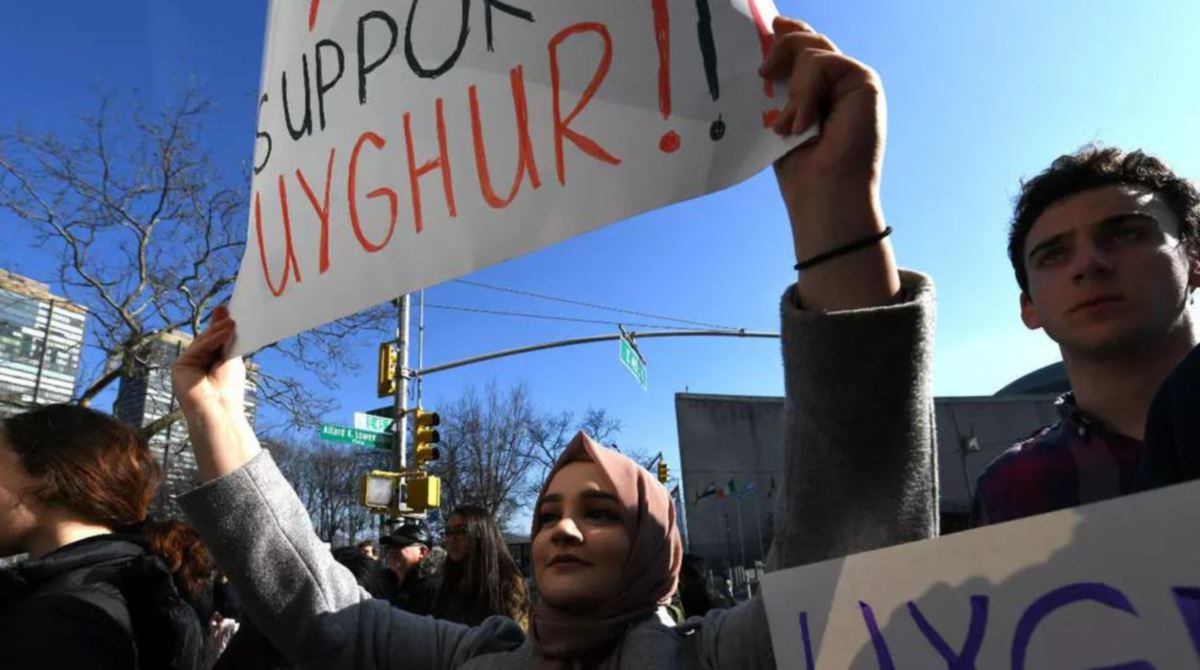 ANTARA tunjuk perasaan menyokong Muslim Uighur. FOTO fail AFP 