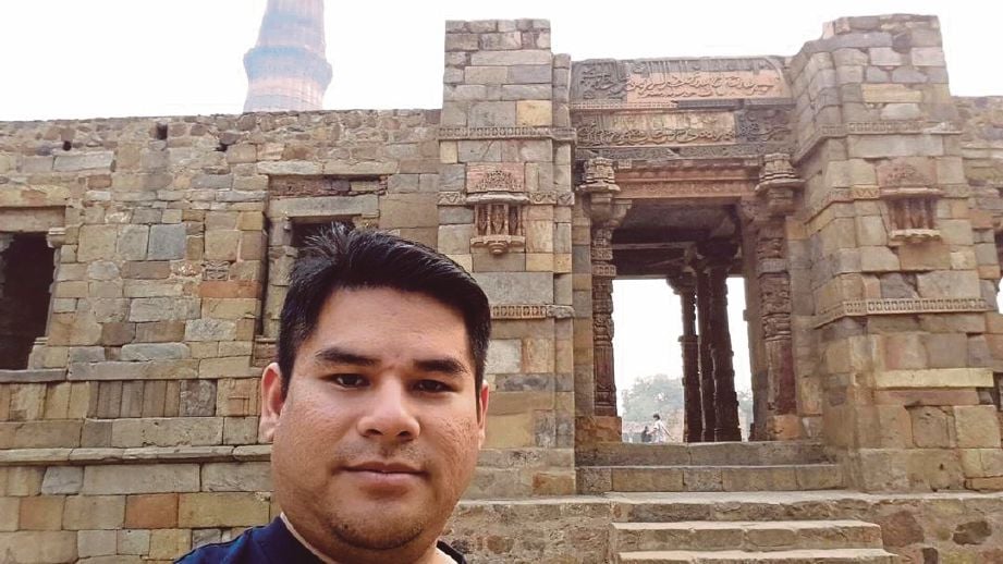 ANTARA tinggalan monumen yang terdapat di kawasan Qutub Minar yang dilawati.