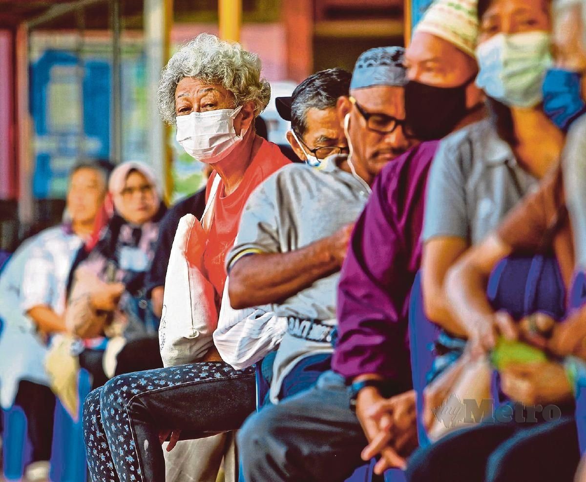 MALAYSIA dijangka mencapai status negara tua apabila 15 peratus daripada jumlah penduduk adalah warga emas.