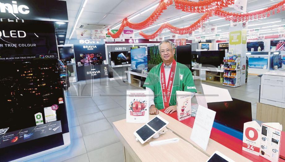 LIM di rangkaian kedai elektronik Senheng. FOTO Rohanis Shukri