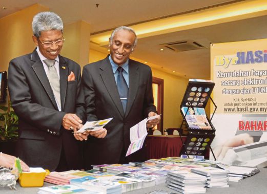 DR Mohd Shukor (kiri) selepas Forum Cukai LHDNM-CTIM 2015. 