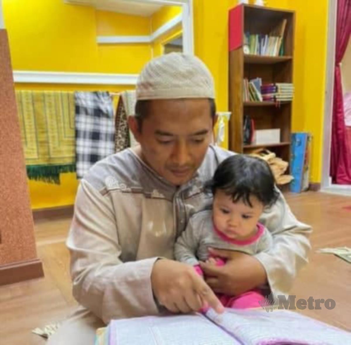 PENERAPAN oleh Mohamad Farishal apabila anak diajar mengenali Al-Quran sejak masih bayi.