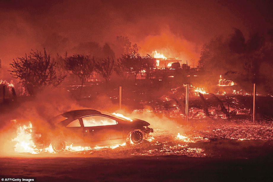 KEBAKARAN hutan Camp Fire ketika memusnahkan bandar Paradise di California, sejak kelmarin. - AFP