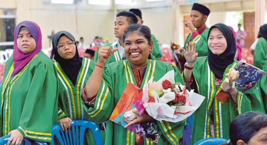  SUASANA pada majlis graduasi pelajar SMPKV Shah Alam.