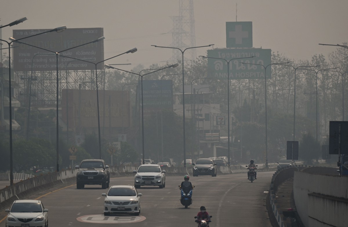 KEADAAN jerebu di Chiang Mai disebabkan musim menebang dan membakar ladang. FOTO AFP.