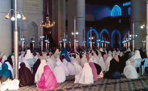 LEBIH 2,000 orang hadir di Masjid Sultan Salahudin Abdul Aziz Shah.