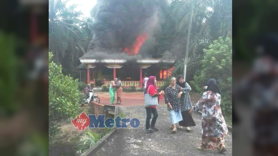 KEADAAN rumah pasangan warga emas ketika kebakaran akibat litar pintas. FOTO Essa Abu Yamin