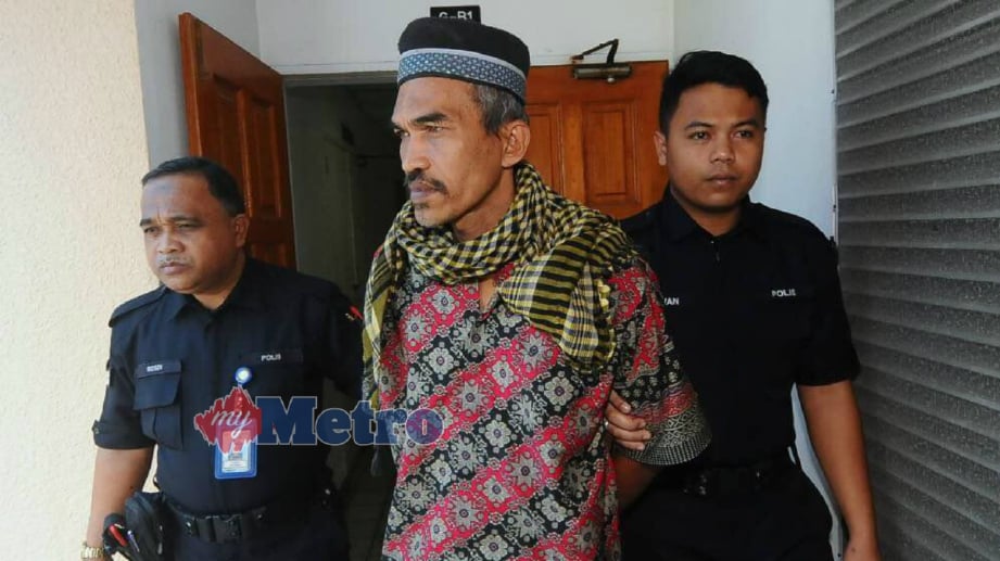 TERTUDUH, Muslin Mamat, 49, mengaku tidak bersalah di Mahkamah Sesyen Kuala Terengganu kerana meliwat remaja lelaki berusia 17 tahun pada 2014. FOTO Syafiq Ambak