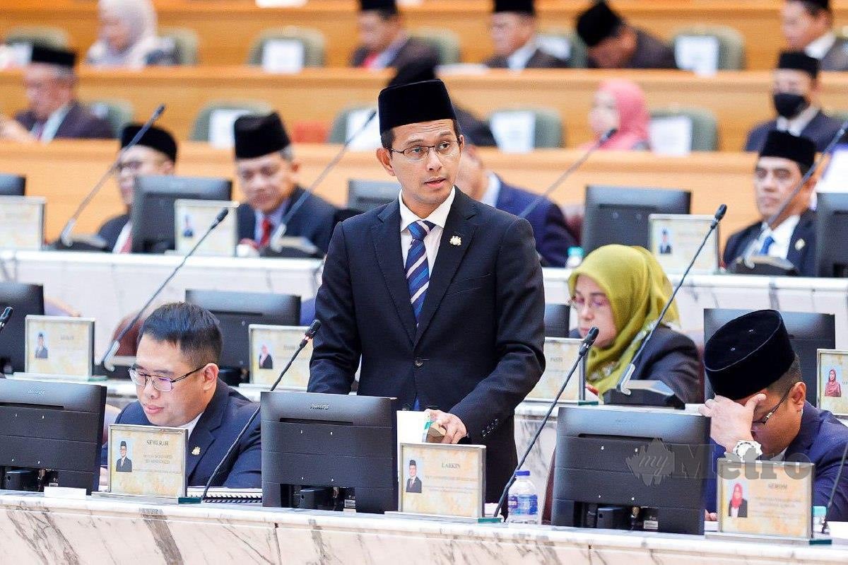 Pengerusi Jawatankuasa Hal Ehwal Agama Islam Johor, Mohd Fared Mohd Khalid ketika sesi penggulungan di Dewan Undangan Negeri (DUN) Johor, di sini, hari ini. FOTO IHSAN MEDKOM