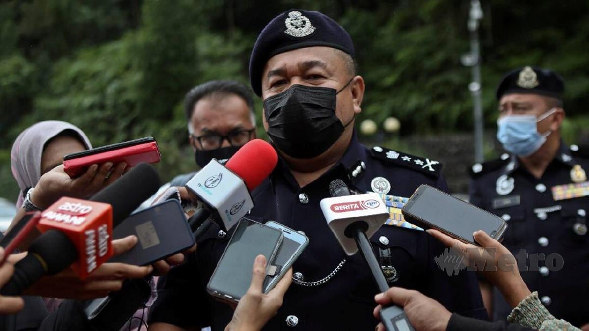 ROSLEE ketika sidang media berhubung berhubung isu pelaksanaan PKP-B di  Terengganu. FOTO Ghazali Kori
