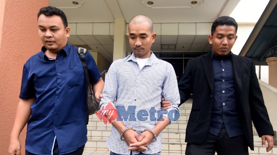 WARGA Vietnam, Nguyen Thanh Thai, 34, dijatuhi hukuman penjara enam bulan dan denda RM10,000 di Mahkamah Sesyen Kuala Terengganu selepas didapati bersalah memberi suapan kepada pegawai Agensi Penguatkuasaan Maritim Malaysia (APMM). STR/FOTO Mohd Syafiq Ridzuan Ambak