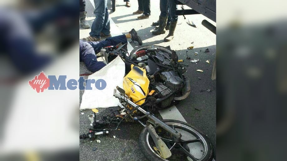 KEADAAN motor mangsa selepas kemalangan di Kilometer 25.8 Lebuhraya Shah Alam (KESAS), 10 pagi hari ini. FOTO Ihsan pembaca