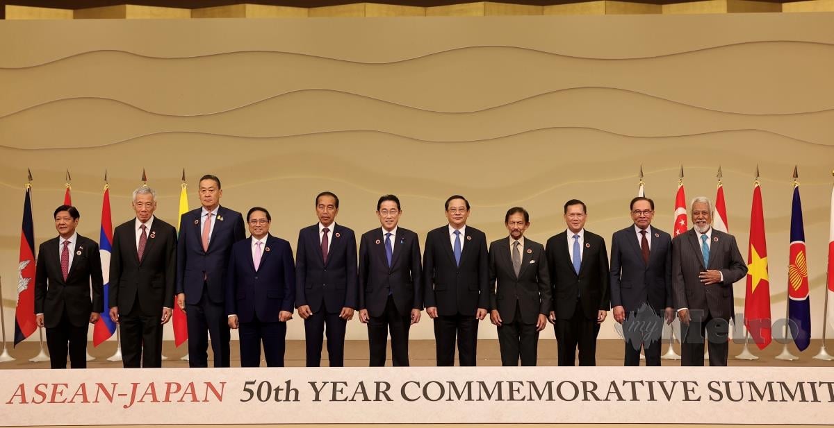 Perdana Menteri Datuk Seri Anwar Ibrahim menyertai pemimpin Asean lain pada Sidang Kemuncak Peringatan ASEAN-Jepun, hari ini antara acara utama pada lawatan lima hari beliau ke Jepun. FOTO BERNAMA