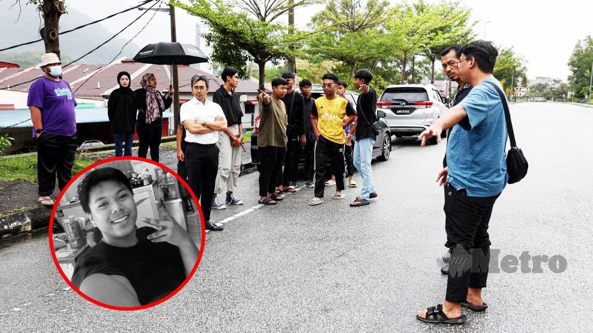 PEGUAM bela Datuk Wan Azmir Wan Majid (empat dari kiri) meninjau lokasi insiden Mohammad Zaharif (gambar kecil) yang maut akibat dilanggar sebuah kereta di SMK Jati, Taman Jati, Meru, Ipoh.