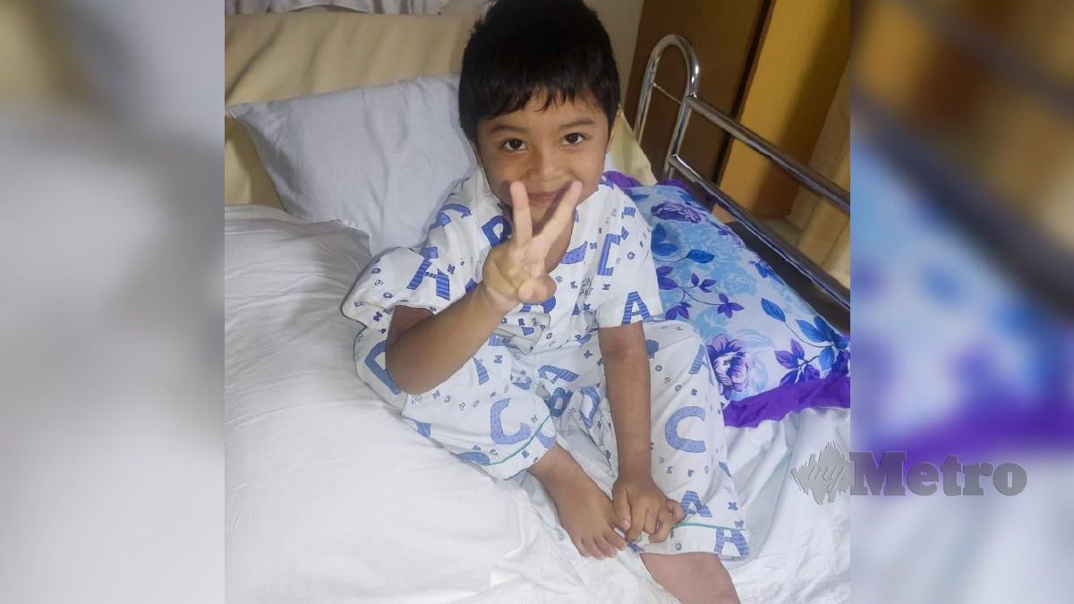 Arjuna Mikhail Mohd Shahrizal, 4, yang dimasukkan ke wad HSB selama 15 hari akibat kuman di selaput otaknya sudah kembali sihat dan dijangka keluar dari hospital hari ini. FOTO IHSAN Mohd Shahrizal