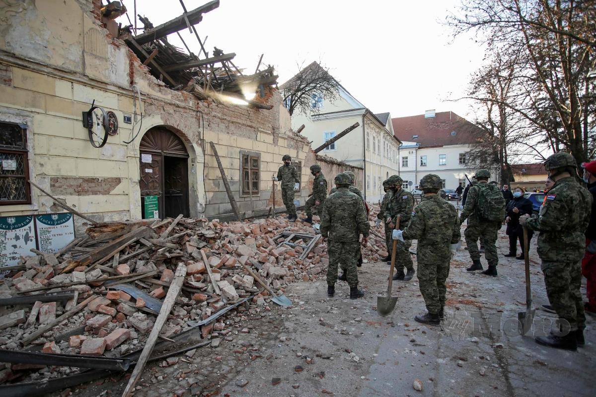 Keadaan gempa bumi di Petrinja, sebuah bandar kira-kira 60 kilometer dari ibu negara Croatia, Zagreb. FOTO AFP