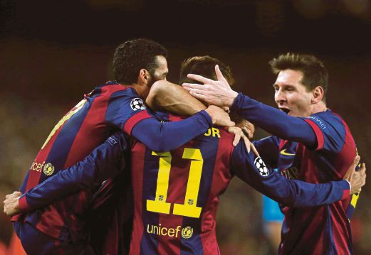 MESSI (kanan) dan Neymar (tengah) sumbang gol untuk Barca. 