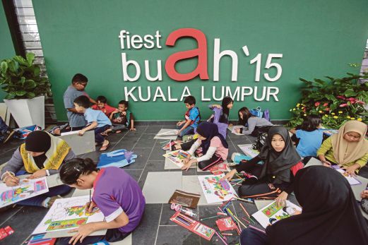 PERTANDINGAN melukis dan mewarna sempena Fiesta Buah Kuala Lumpur 2015 di Taman Dusun Bandar. 