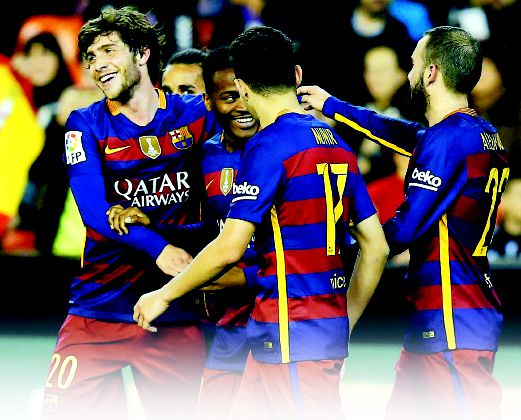 KAPTOUM (tengah) jaring gol penyamaan Barcelona.