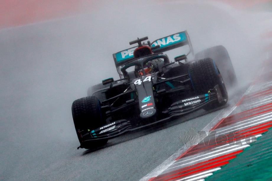 Pemandu Mercedes, Lewis Hamilton dahului sesi kelayakan GP Styrian. FOTO AFP