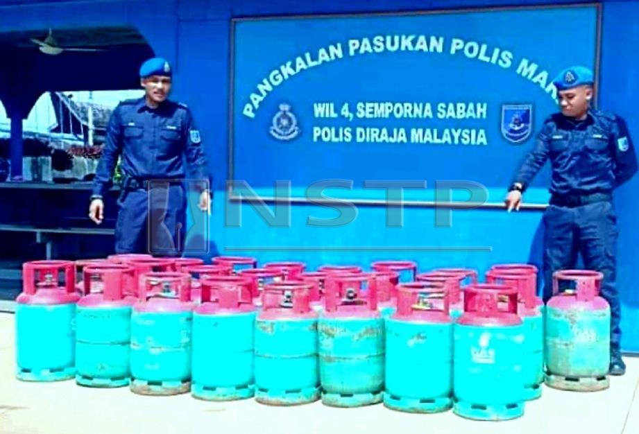 TONG gas yang dirampas selepas cubaan lelaki menyeludup keluar 25 tong gas LPG digagalkan Pasukan Polis Marin (PPM). FOTO ihsan PPM