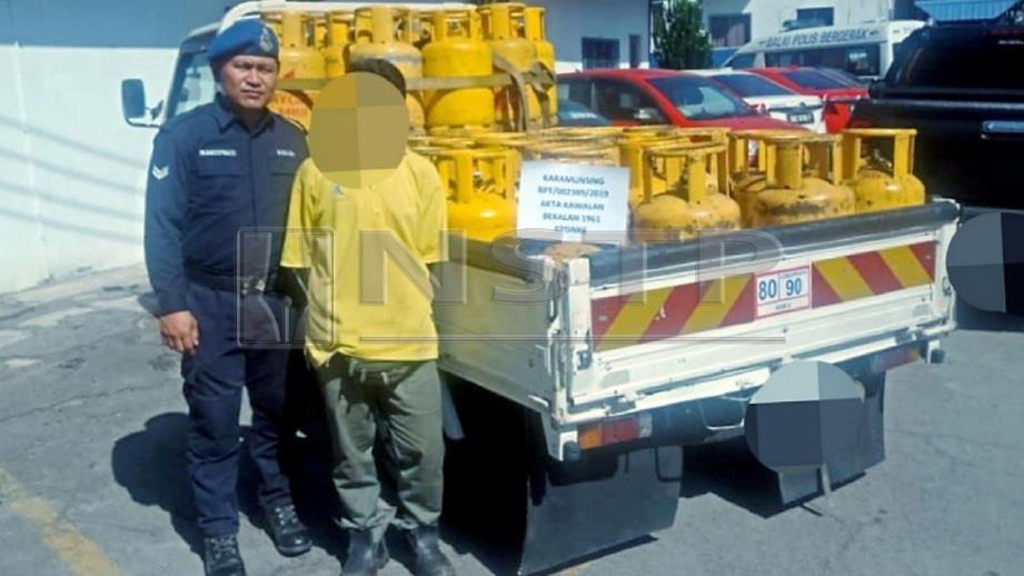PEMANDU bersama gas LPG ditahan dalam Op Terancang di Terminal Bot Penambang Pulau Gaya. FOTO ihsan PPM