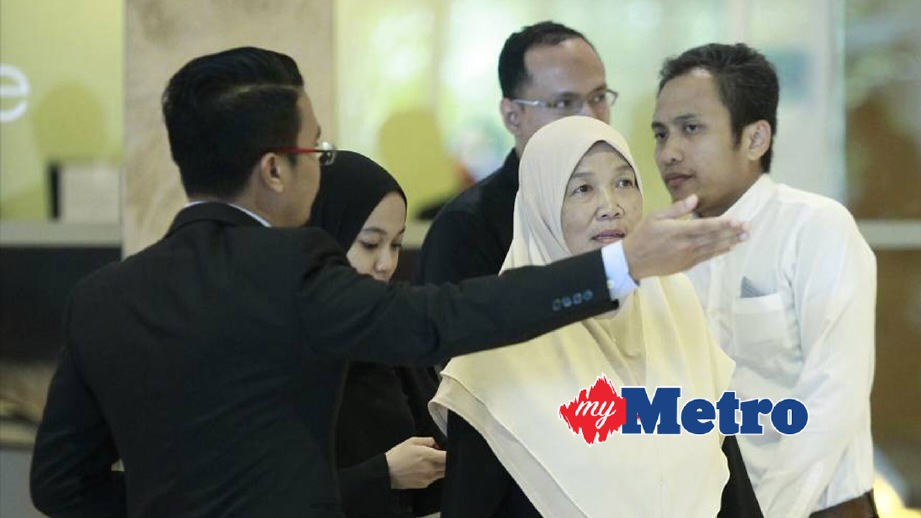ANTARA ahli keluarga mangsa nahas pesawat MH17 hadir pada Majlis Peringatan Sempena Ulang Tahun Tragedi Nahas Pesawat MAS MH17. FOTO Aizuddin Saad