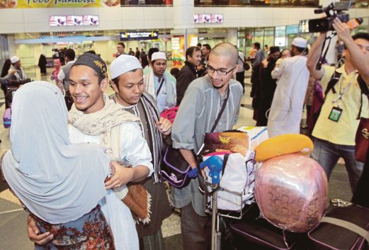  SEBAHAGIAN daripada pelajar yang dibawa keluar dariYaman ekoran pergolakan di negara itu tiba di Lapangan Terbang Antarabangsa Kuala Lumpur.
