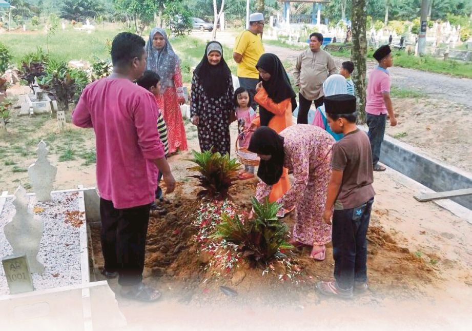 JENAZAH Muhammad Adam Firdaus selamat disemadi di Tanah Perkuburan Islam Saleng, Kulai.