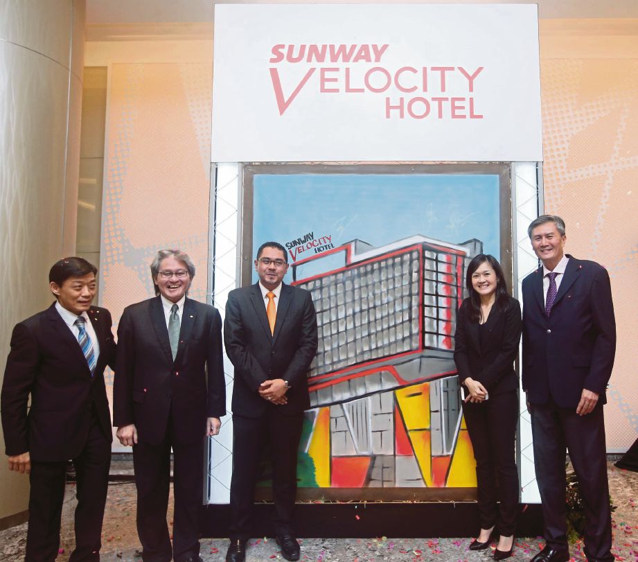  CHEAH  selepas majlis mengumumkan pembukaan hotel terbaru Sunway Hotels & Resorts, semalam.