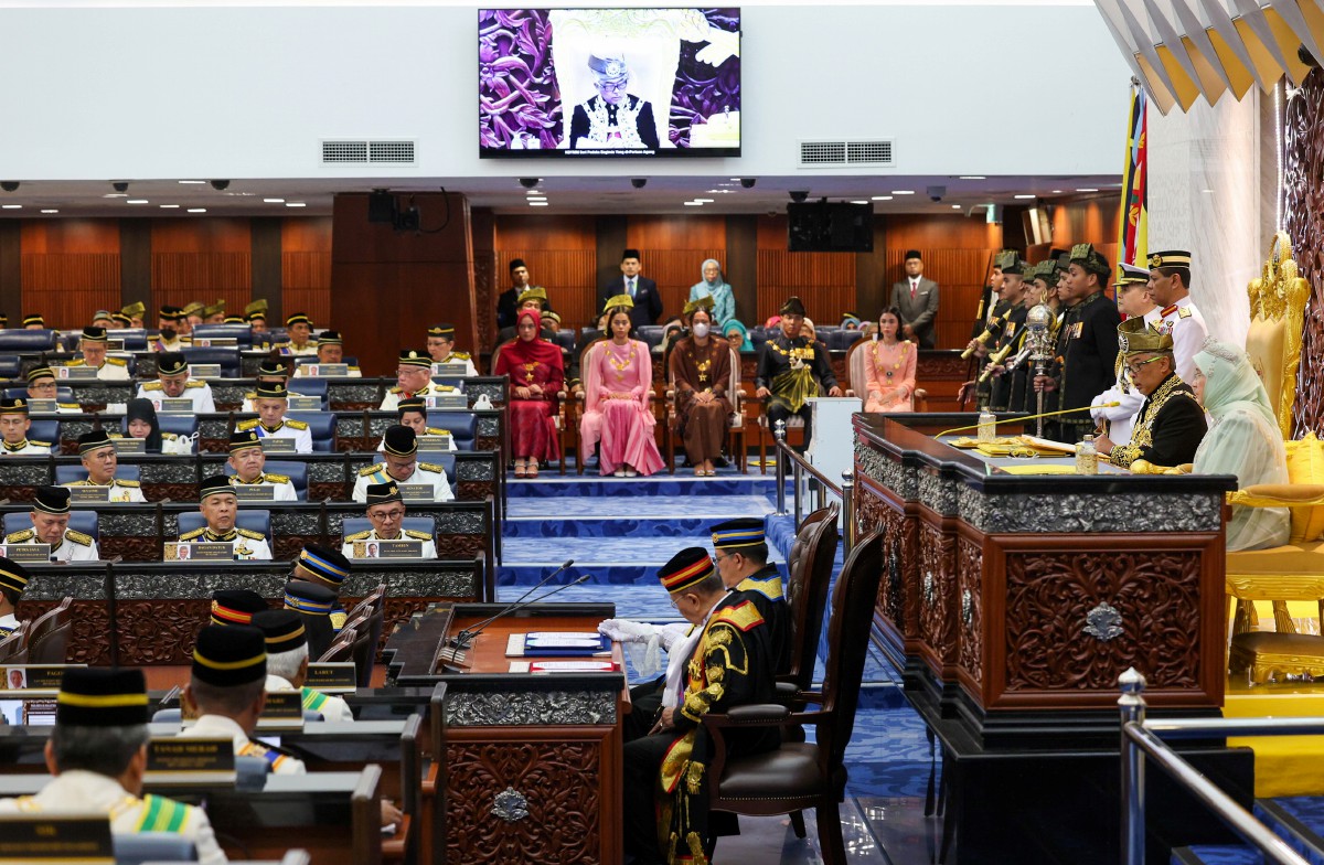 AL-SULTAN Abdullah berkenan menyampaikan Titah Diraja pada Istiadat Pembukaan Mesyuarat Pertama Penggal Kedua, Parlimen ke-15 di Bangunan Parlimen hari ini. FOTO Bernama