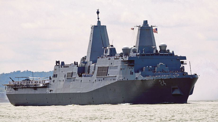 USS Arlington membawa askar marin, kenderaan amfibius, bot pendarat. FOTO Agensi