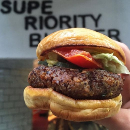 SUPERIORITY burger dinamakan yang terhebat di dunia.
